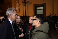 "Giocattolo sospeso" nell'androne di Palazzo San Giacomo la consegna dei doni