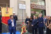 Una targa in memoria di Salvatore Giordano all'ingresso della Galleria Umberto
