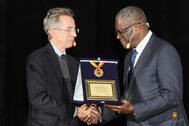 medaglia della città di Napoli a Denis Mukwege