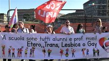 Il corteo del Pride colora le strade di Napoli