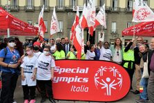 La fiaccola di Special Olympics in tour in occasione dei Giochi Nazionali Estivi di Torino è arrivata a Piazza Municipio