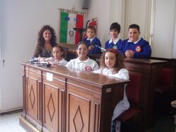 I ragazzi della scuola "Angiulli" partecipano alla seduta consiliare del 28 settembre 2011