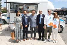 Presentata a Piazza Garibaldi la cucina mobile-Food truck per pasti caldi ai senza dimora