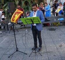 Una foto della festa per la pace a piazza Dante