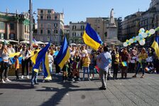 Una foto della festa per la pace a piazza Dante