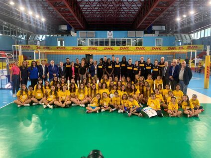 L'assessore Emanuela Ferrante si è recata al Palavesuvio per l'inaugurazione dei lavori e ha salutato la nazionale italiana di volley femminile