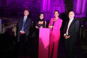 Il Maschio Angioino si illumina di rosa per la Breast Cancer Campaign