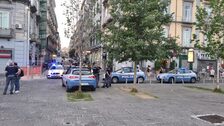 Piazza Garibaldi, presidio dei vigili insieme a forze dell'ordine contro degrado e abusivismo: sequestrati 700kg di merce