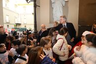 "Giocattolo sospeso" nell'androne di Palazzo San Giacomo la consegna dei doni