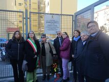 Apposta targa intitolata a Mario Paciolla nei giardini di Montedonzelli