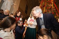 "Giocattolo sospeso" nell'androne di Palazzo San Giacomo la consegna dei doni