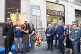 Una targa in memoria di Salvatore Giordano all'ingresso della Galleria Umberto
