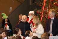 "Giocattolo sospeso" nell'androne di Palazzo San Giacomo la consegna dei doni