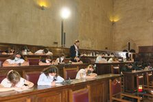 Studenti alla prova de 'La dictée pour tous' nell'ambito della settimana franco - napoletana