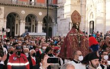 Un momento della celebrazione al Duomo e della processione