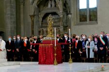 Un momento della celebrazione al Duomo e della processione