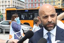 Presentata a Piazza Garibaldi la cucina mobile-Food truck per pasti caldi ai senza dimora